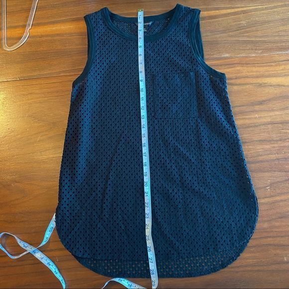 Banana Republic sleeveless black lattice top w/crewneck and front pocket - Picture 8 of 8